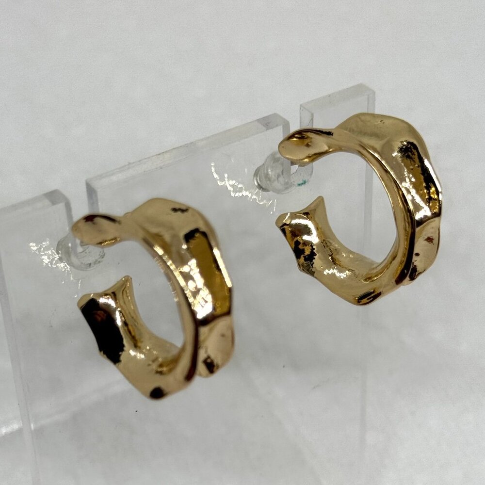 Gold tone lightweight hoop earrings NWOT, sterling posts